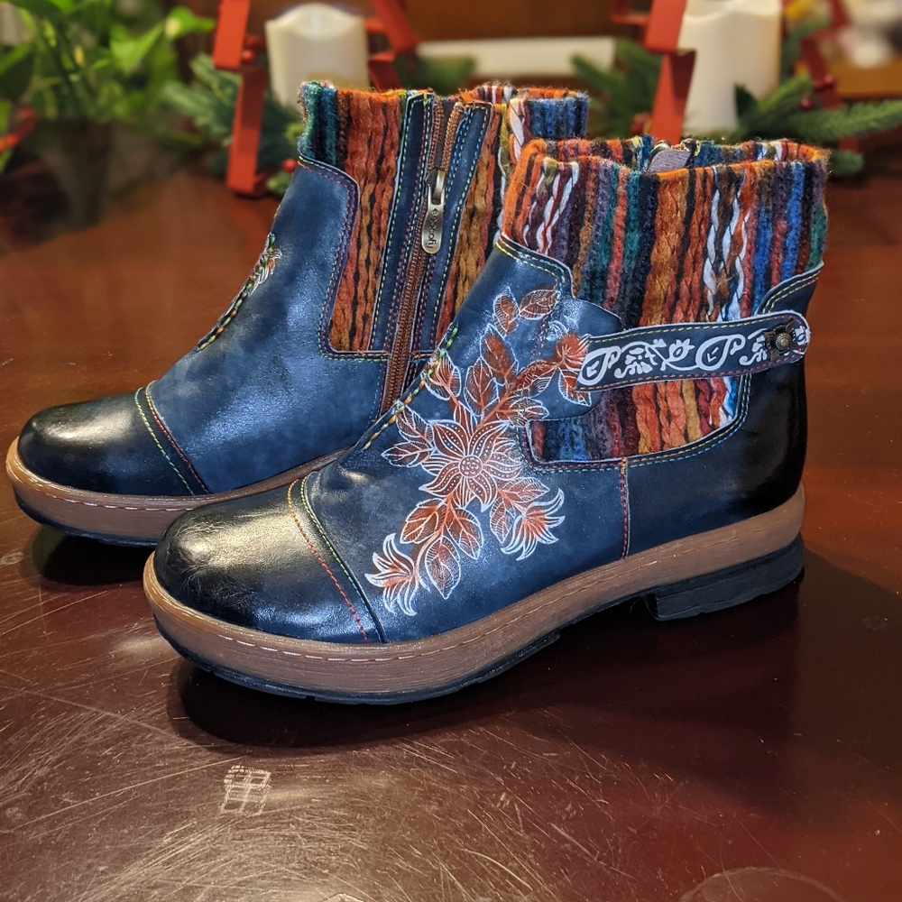 Socofy Women's colorful retro  floral zipper boots. Colorful. Dark blue size 11